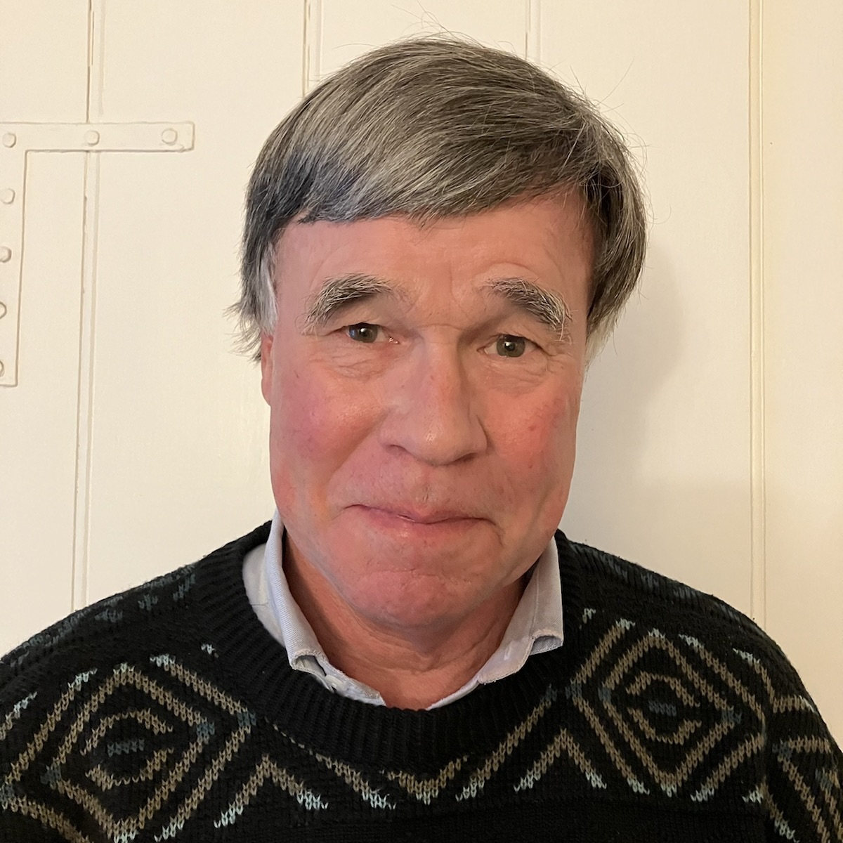 Headshot, Henry Hart